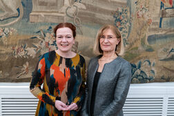 Mayor Katja Dörner, left, and Binnaz Öztoprak, Chairwoman of the Integration Council, standing next to each other in the Gobelin Hall.