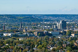 Vom Aussichtspunkt Rabelay oberhalb von Bonn-Oberkassel hat man eine herrliche Aussicht über das Rheintal.