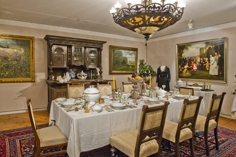 Salle à manger de la grande bourgeoisie au musée municipal de Bonn