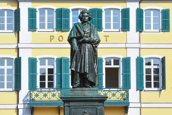 Das restaurierte Beethoven-Denkmal steht wieder an seinem alten Platz