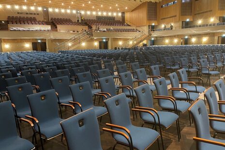 Die Stuhlreihen im Großen Saal der Beethovenhalle.