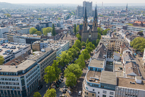 Vue aérienne de la place de l'abbaye