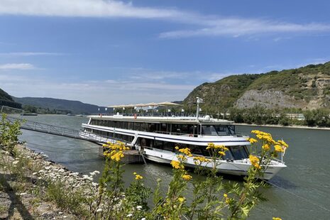 El MS Rheinprinzessin en el embarcadero de Andernach.