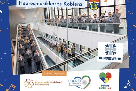 Niebieskie zdjęcie z napisem koncert charytatywny 75 lat KG Wiesse Müüs e.V. Zdjęcie przedstawia Heeresmusikkoprs Koblenz. Widoczne są również logotypy darczyńców. Są to Bundeswehrsozialwerk, Polizeistiftung NRW i Bonner Stiftung Buntes Herz.