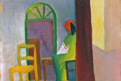El cuadro de August Macke muestra una silla amarilla delante de una casa de estilo mediterráneo.